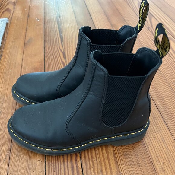 Dr. Martens 2976 Chelsea Boot - Picture 1 of 4